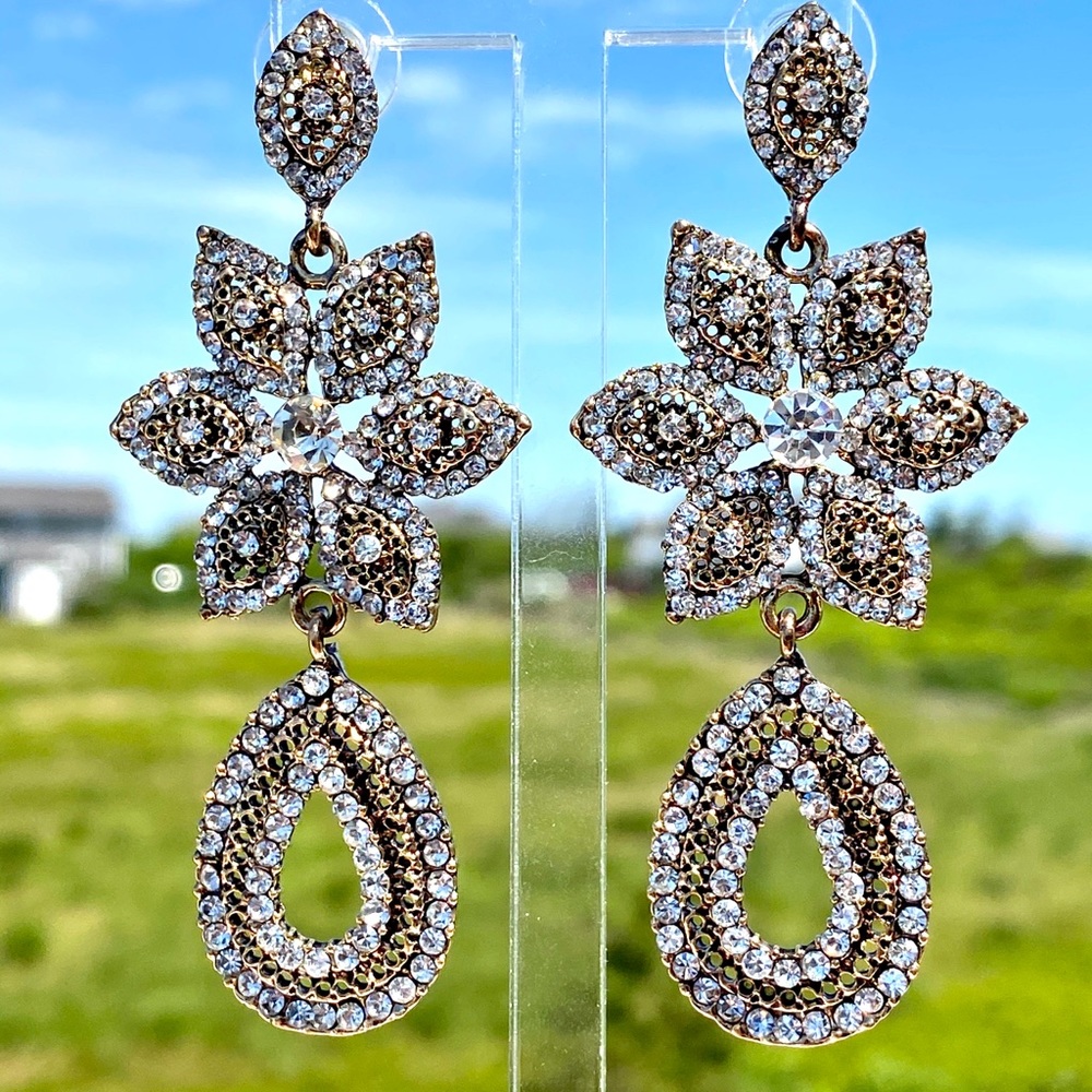 Sparkly, Lightweight Fashion Earrings Brass Tone
